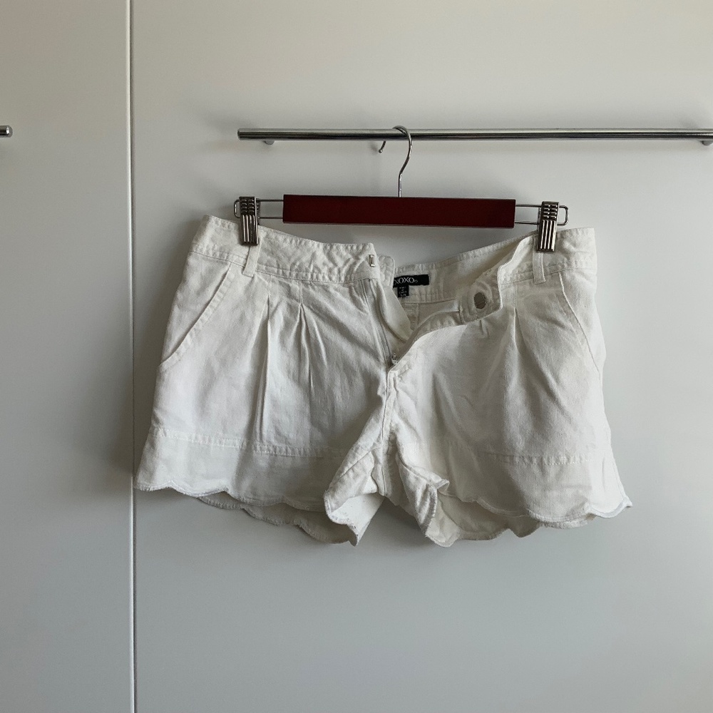 Summer Staple: XOXO White Unique Detail Shorts - Size 7/8